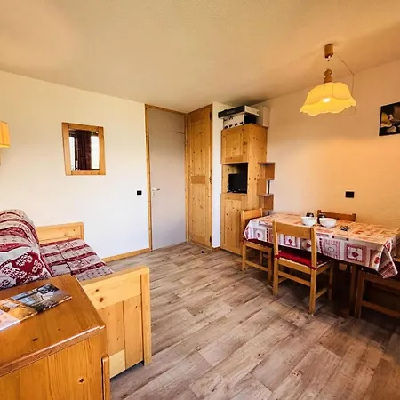 La Pendule - 2 Pieces Pour 4/5 Personnes Mae-0073